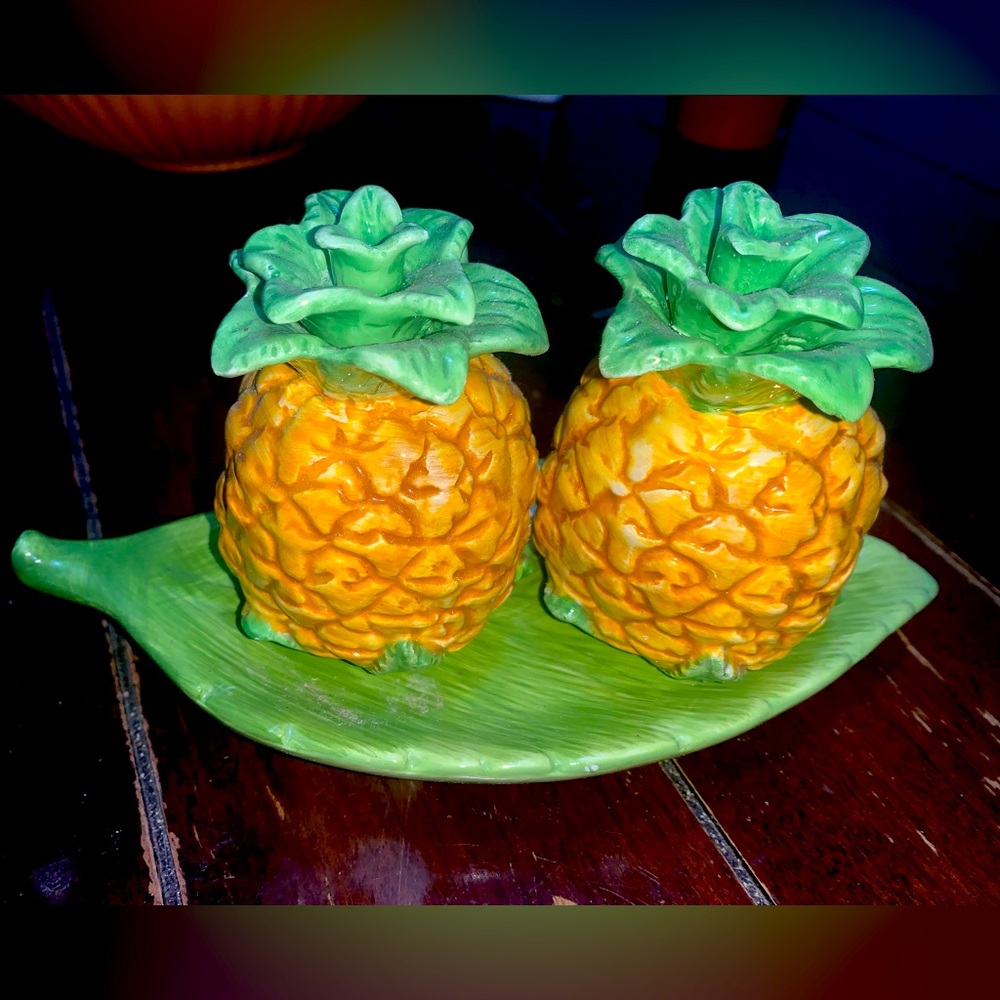 Vintage Pineapples with Tray Salt & Pepper Shakers